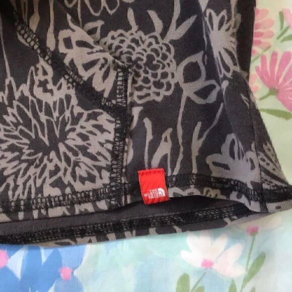 The North Face Hooded Long Sleeve Shirt Wildflowers - Picture 6 of 9